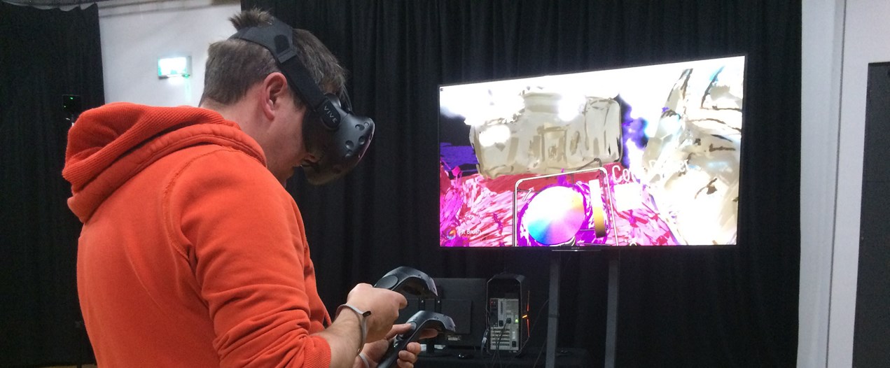See what happens when two Hull artists step into virtual reality.JPG