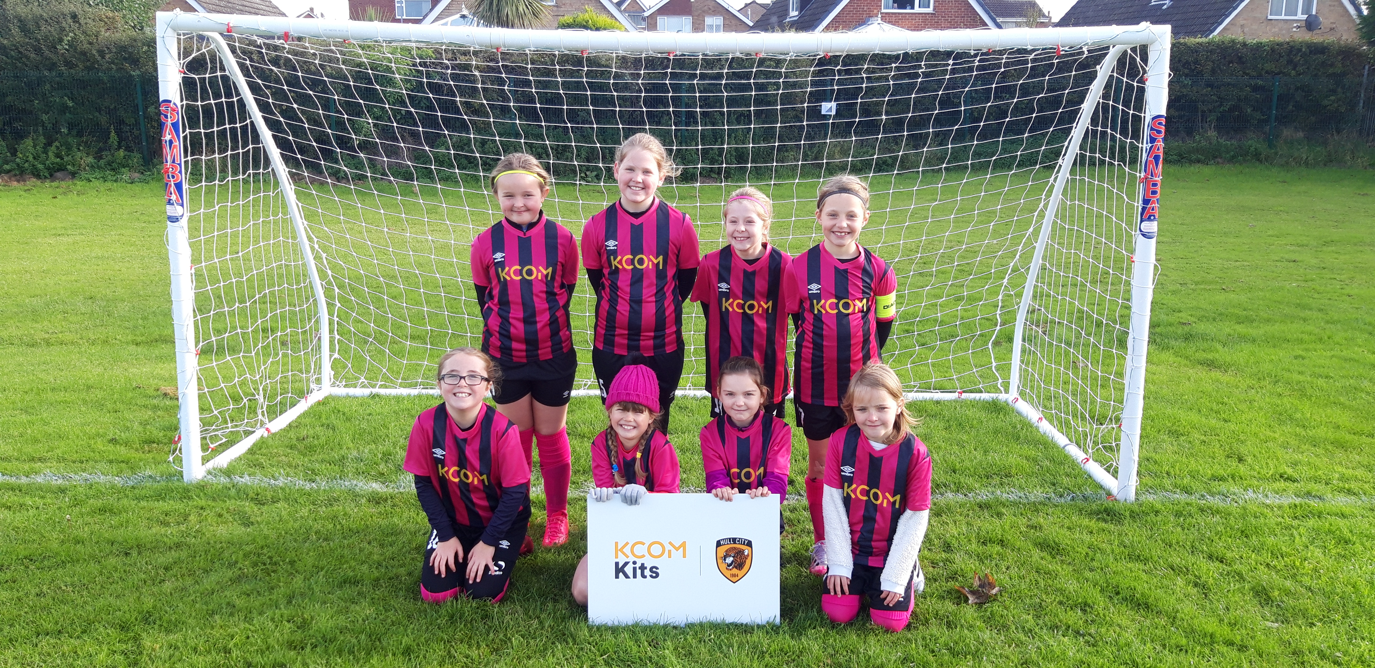 Barton Juniors U9 team wearing KCOM Kits